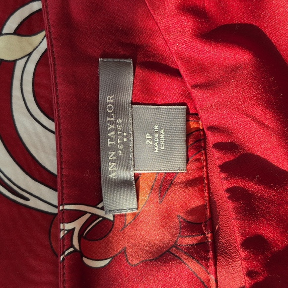 Red floral skirt - Picture 9 of 9